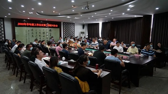 逆水行舟用力撐 在拼搏奮進(jìn)中實(shí)現(xiàn)更大作為——白云山潘高壽召開2022年半年度工作會(huì)議.jpg